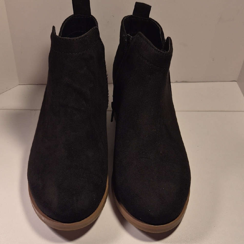 Time and Tru Black Heeled Boots - Picture 4 of 4
